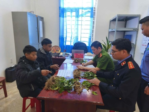 VKSND KHU VỰC 8 TRỰC TIẾP KIỂM SÁT KHÁM NGHIỆM HIỆN TRƯỜNG VỤ VIỆC “TRỘM CẮP TÀI SẢN”