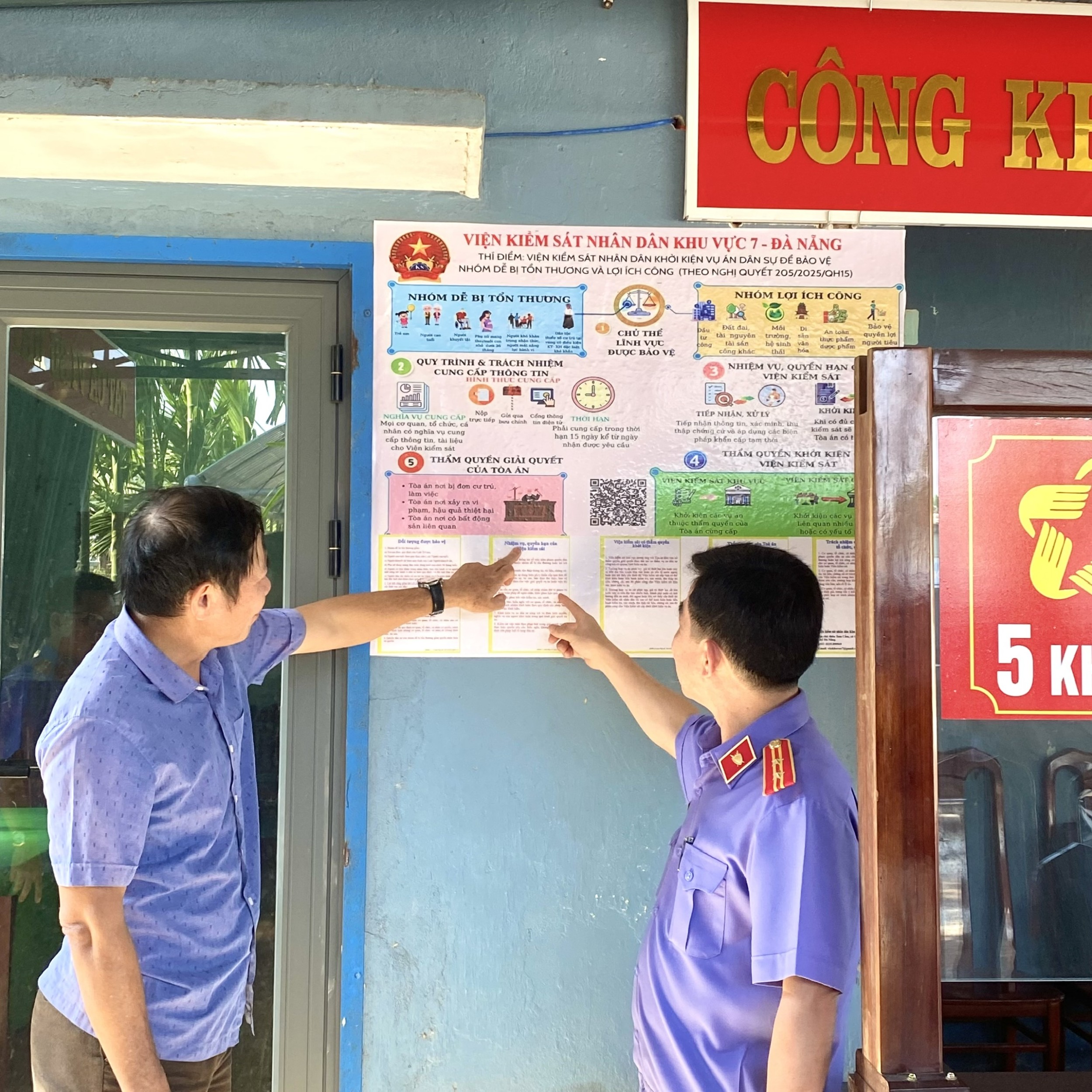 Viện kiểm sát nhân dân Khu vực 7 - Đà Nẵng triển khai gắn pano tuyên truyền Nghị quyết số 205/2025/QH15 ngày 24/6/2025 của Quốc hội