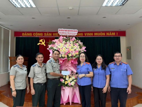 Thắt chặt tình đồng chí, phối hợp hiệu quả: Viện kiểm sát nhân dân khu vực 2 chúc mừng Kỷ niệm 80 năm Ngày truyền thống ngành Thi hành án dân sự