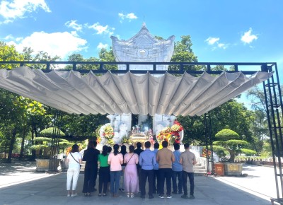 VKSND huyện Đại Lộc dâng hương hướng về nguồn  tại Nghĩa trang liệt sĩ quốc gia Trường Sơn