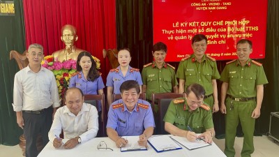 Liên ngành Tố tụng huyện Nam Giang tổ chức thành công Hội nghị ký kết quy chế phối hợp quản lý, giải quyết vụ án, vụ việc tạm đình chỉ