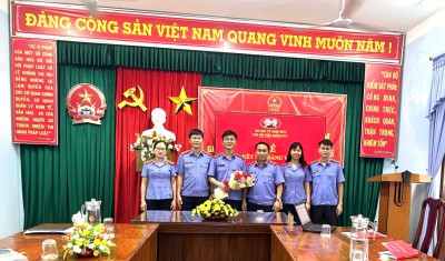 Lễ kết nạp đảng viên mới tại Chi bộ VKSND huyện Hiệp Đức