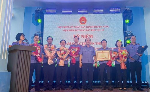 Viện kiểm sát nhân dân Khu vực 10, thành phố Đà Nẵng tổ chức buổi gặp mặt nhân kỷ niệm 65 năm ngày thành lập ngành Kiểm sát nhân dân (26/7/1960- 26/7/2025)