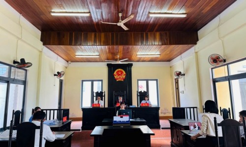 Kiểm sát viên Viện KSND khu vực 10, thành phố Đà Nẵng tham gia Phiên toà rút kinh nghiệm vụ án kinh doanh thương mại “Tranh chấp về yêu cầu thực hiện nghĩa vụ trả tiền”