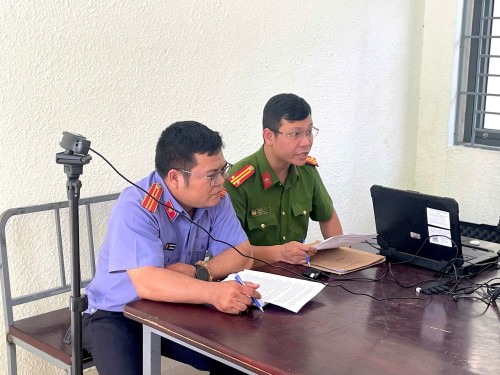 VIỆN KIỂM SÁT NHÂN DÂN KHU VỰC 3:  KIỂM SÁT VIÊN PHỐI HỢP VỚI CƠ QUAN CẢNH SÁT ĐIỀU TRA CÔNG AN THÀNH PHỐ ĐÀ NẴNG THỰC HIỆN VIỆC HỎI CUNG BỊ CAN GHI HÌNH CÓ ÂM THANH.