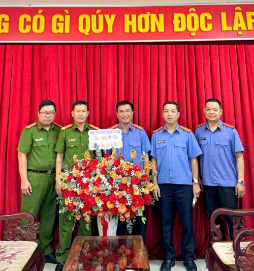 VKSND thành phố Đà Nẵng thăm, chúc mừng Ngày truyền thống Công an nhân dân tại Trại tạm giam Công an thành phố Đà Nẵng và Trại giam An Điềm – Bộ Công an (19/8/1945 – 19/8/2025)