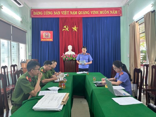VKSND khu vực 10 trực tiếp kiểm sát công tác tiếp nhận, xử lý nguồn tin về tội phạm tại Công an các xã, phường