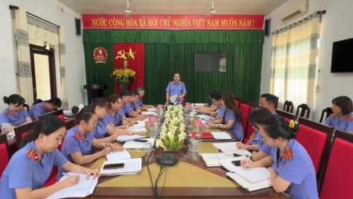 VKSND thành phố Đà Nẵng làm việc với VKSND Khu vực 7 về việc triển khai thực hiện công tác chuẩn bị thí điểm khởi kiện vụ án dân sự công ích theo Nghị quyết 205/2025/QH15 ngày 24/6/2025 của Quốc hội