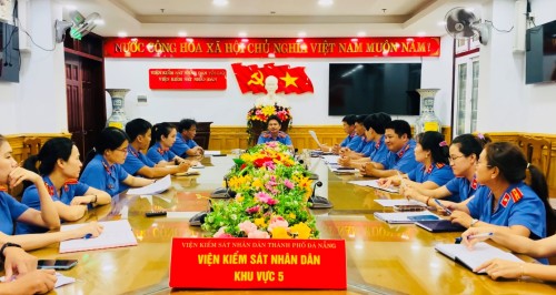 VKSND Khu vực 5, thành phố Đà Nẵng họp đánh giá kết quả thực hiện việc chuẩn bị khởi kiện để bảo vệ quyền dân sự của các chủ thể là nhóm dễ bị tổn thương hoặc bảo vệ lợi ích công