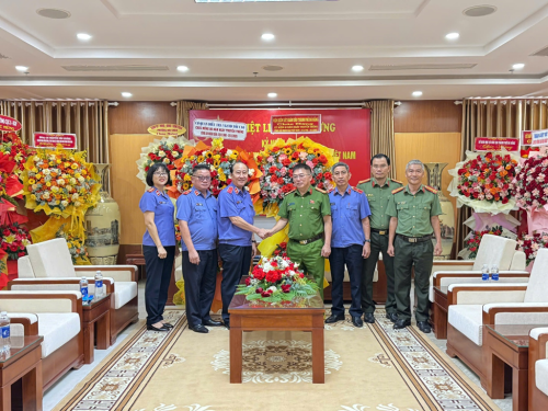 VKSND thành phố thăm và chúc mừng Kỷ niệm 80 năm Ngày truyền thống lực lượng Công an nhân dân (19/8/1945 - 19/8/2025)
