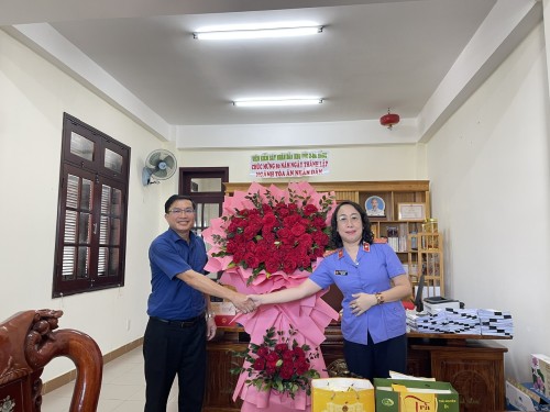 VKSND khu vực 2 chúc mừng Ngày truyền thống ngành Tòa án
