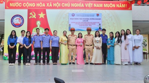 Chi đoàn Viện Kiểm sát nhân dân khu vực 3 tuyên truyền pháp luật về chấp hành trật tự an toàn giao thông