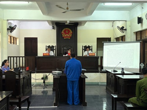 VKSND khu vực 3 xét xử phiên tòa rút kinh nghiệm vụ án hình sự kết hợp trình chiếu chứng cứ
