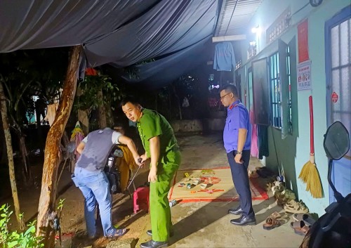VKSND khu vực 3 tham gia khám nghiệm hiện trường vụ việc có dấu hiệu của tội cố ý gây thương tích