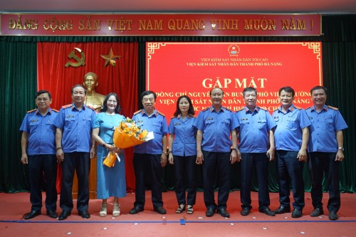 VKSND thành phố Đà Nẵng tổ chức gặp mặt chia tay đồng chí Nguyễn Văn Bung - Phó Viện trưởng VKSND thành phố Đà Nẵng nghỉ hưu theo chế độ