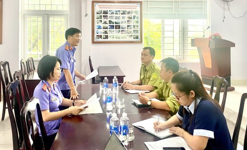 VKSND khu vực 4 - Đà Nẵng trực tiếp kiểm sát việc tiếp nhận, giải quyết nguồn tin về tội phạm tại Hạt Kiểm lâm Hòa Vang