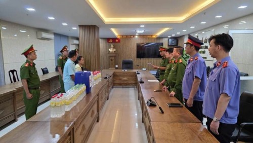 Khởi tố vụ án Giấm gạo giả gây nguy hại đến người tiêu dùng