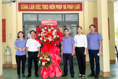 Viện kiểm sát nhân dân khu vực 10 thăm và chúc mừng Tòa án nhân dân khu vực 10 nhân kỷ niệm 80 năm ngày truyền thống Tòa án nhân dân