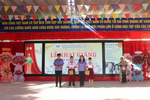 Viện Kiểm sát nhân dân Khu vực 2 – Đà Nẵng dự Lễ khai giảng và tặng quà nhân dịp năm học mới