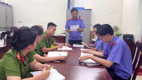 Trực tiếp kiểm sát đột xuất việc tạm giữ, tạm giam tại Phân trại tạm giam Điện Bàn
