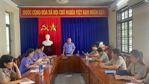 VKSND khu vực 10 trực tiếp kiểm sát công tác thi hành án dân sự