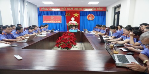 VKSND khu vực 2 tổ chức cuộc họp đánh giá và bình xét thi đua năm 2025