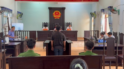 VKSND khu vực 8 thành phố Đà Nẵng phối hợp tổ chức phiên tòa rút kinh nghiệm và trình chiếu chứng cứ vụ án Vi phạm quy định về tham gia giao thông đường bộ