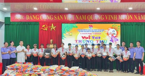 Chi đoàn Viện kiểm sát nhân dân khu vực 10 – Đà Nẵng: Lan tỏa yêu thương, mang Tết Trung thu đến với trẻ em vùng cao