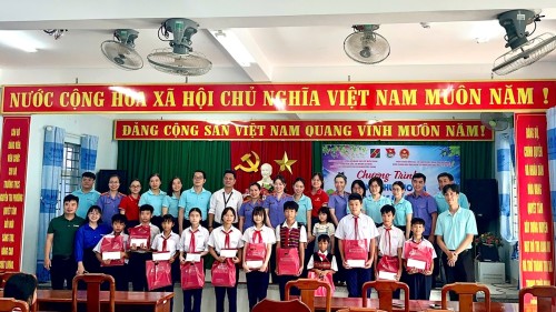 Chi đoàn VKSND Khu vực 1 lan tỏa yêu thương với Chương trình thiện nguyên "Trung thu cho em" và "Tiếp bước đến trường"
