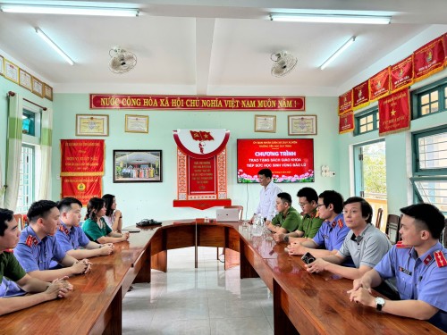 Đoàn thanh niên VKSND TP Đà Nẵng thực hiện chương trình "Trao...