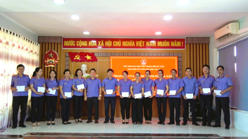 Viện kiểm sát nhân dân thành phố Đà Nẵng thăm, động viên cán bộ, công chức, người lao động Viện kiểm sát nhân dân khu vực 10 – Đà Nẵng sau mưa lũ