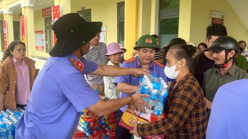 Viện kiểm sát nhân dân khu vực 10 – Đà Nẵng “Dù trong tâm lũ vẫn vững vàng vì nhân dân”