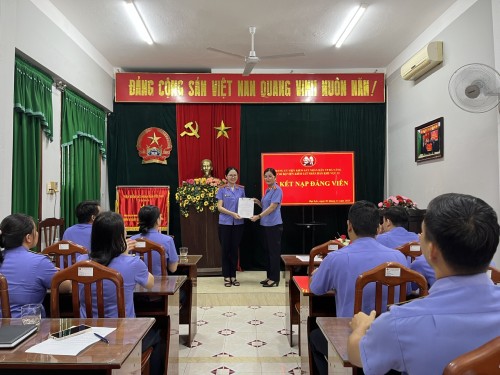 Viện kiểm sát nhân dân khu vực 11 tổ chức Lễ kết nạp đảng viên mới