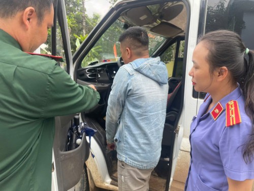 Viện kiểm sát nhân dân khu vực 11 phê chuẩn Quyết định khởi tố bị can và tạm giam đối tượng về tội “Vận chuyển trái phép hàng hoá, tiền tệ qua biên giới”, thu giữ hơn 400gam vàng