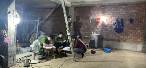 Viện kiểm sát nhân dân khu vực 1 tham gia khám nghiệm hiện trường và tử thi vụ tai nạn lao động.