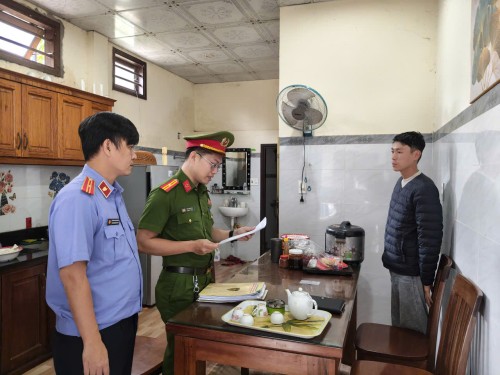 Viện Kiểm sát nhân dân khu vực 3 – Đà Nẵng phê chuẩn Quyết định khởi tố bị can, Lệnh bắt bị can để tạm giam và kiểm sát việc khám xét đối với vụ án Buôn bán hàng cấm.