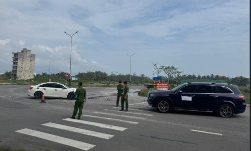 Viện kiểm sát nhân dân Khu vực 2 tham gia khám nghiệm hiện trường vụ tai nạn giao thông xảy ra vào khoảng 08 giờ 20 phút ngày 09/12/2025 tại ngã tư đường Minh Mạng – Nguyễn Khắc Việt, phường Ngũ Hành Sơn, thành phố Đà Nẵng.