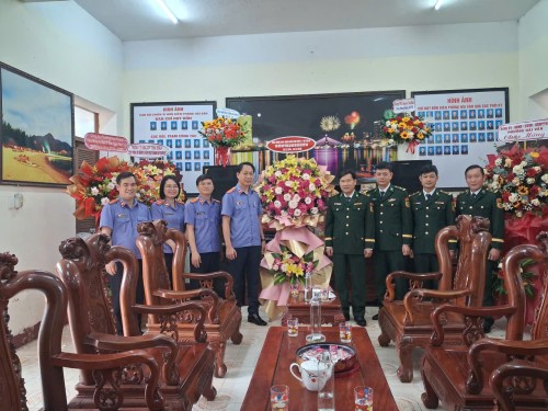 VKSND khu vực 4 – Thăm, tặng hoa chúc mừng Ngày thành lập Quân đội nhân dân Việt Nam 22/12 tại Đồn Biên phòng Hải Vân