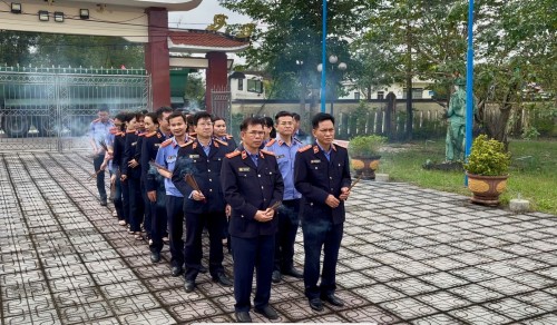 CHI ĐOÀN VIỆN KIỂM SÁT NHÂN DÂN KHU VỰC 6, THÀNH PHỐ ĐÀ NẴNG: HÀNH TRÌNH TRI ÂN – THẮP SÁNG ĐẠO LÝ “UỐNG NƯỚC NHỚ NGUỒN”