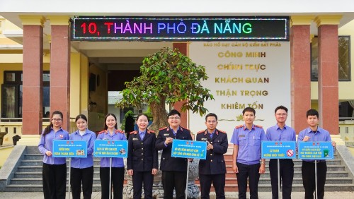 Chi đoàn VKSND khu vực 10 – Đà Nẵng ra quân dọn dẹp vệ sinh, trồng cây xây dựng vườn hoa thanh niên – góp phần xây dựng môi trường làm việc xanh, sạch, văn minh