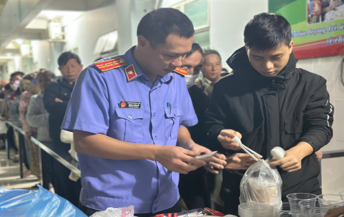 Viện kiểm sát nhân dân khu vực 10 – Đà Nẵng lan tỏa yêu thương qua chương trình “bát cháo tình thương”