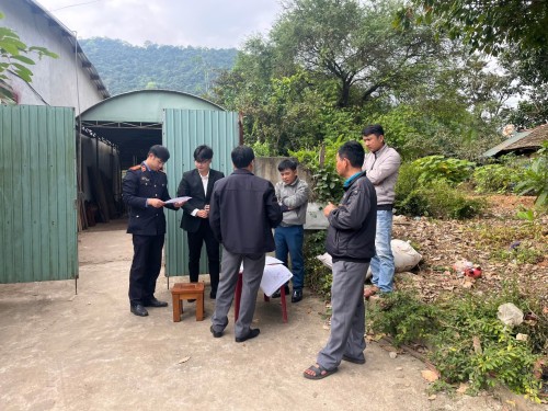 VKSND khu vực 12, TP Đà Nẵng phối hợp Tòa án xem xét, thẩm định tài tại chỗ đối với vụ án dân sự