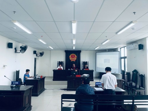 VIỆN KIỂM SÁT NHÂN DÂN KHU VỰC 1 - ĐÀ NẴNG PHỐI HỢP VỚI TÒA ÁN NHÂN DÂN KHU VỰC 1 - ĐÀ NẴNG TỔ CHỨC PHIÊN TÒA RÚT KINH NGHIỆM, TRÌNH CHIẾU CHỨNG CỨ XÉT XỬ VỤ ÁN HÀNH CHÍNH