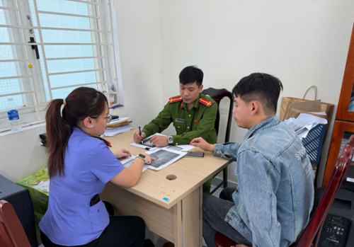 VKSND Khu vực 2 – Đà Nẵng tham gia phối hợp cùng Công an phường Ngũ Hành Sơn, TP.Đà Nẵng phê chuẩn lệnh bắt giữ người trong trường hợp khẩn cấp về hành vi tổ chức sử dụng trái phép chất ma tuý trong dịp Tết Dương Lịch 2026