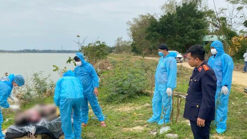 VKSND khu vực 10 – Đà Nẵng tham gia khám nghiệm hiện trường vụ chết người không rõ nguyễn nhân trên sông Thu Bồn