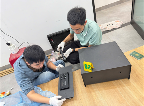 Viện kiểm sát nhân dân Khu vực 2 tham gia khám nghiệm hiện trường vụ trộm cắp tài sản xảy ra vào khoảng 21 giờ ngày 24/01/2026 tại tổ 260, phường Ngũ Hành Sơn, thành phố Đà Nẵng.