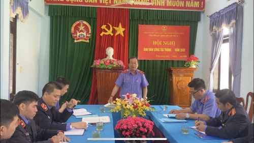 ĐỒNG CHÍ NGUYỄN VĂN CHIẾN - PHÓ VIỆN TRƯỞNG VKSND THÀNH PHỐ ĐÀ NẴNG KIỂM TRA VIỆC TRIỂN KHAI THỰC HIỆN NGHỊ QUYẾT SỐ 205/2025/QH15 TẠI VIỆN KSND KHU VỰC 12