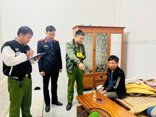 Viện kiểm sát nhân dân Khu vực 7 - Đà Nẵng thực hành quyền công tố, kiểm sát khám nghiệm hiện trường vụ Tổ chức sử dụng trái phép chất ma túy