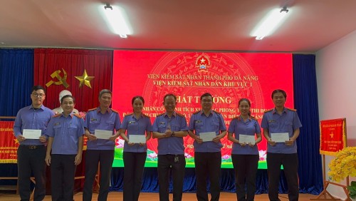 VKSND khu vực 1 phát thưởng các cá nhân có thành tích xuất sắc