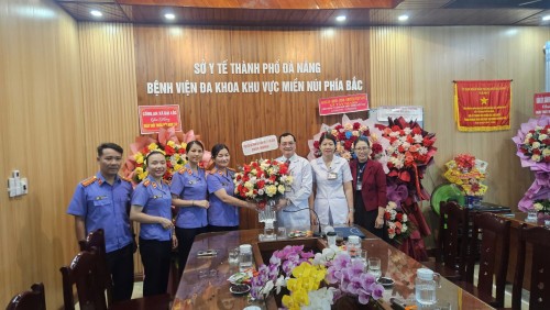Viện kiểm sát nhân dân khu vực 11 thăm, chúc mừng Bệnh viện đa khoa khu vực miền núi Bắc, thành phố Đà Nẫng nhân Ngày Thầy thuốc Việt Nam